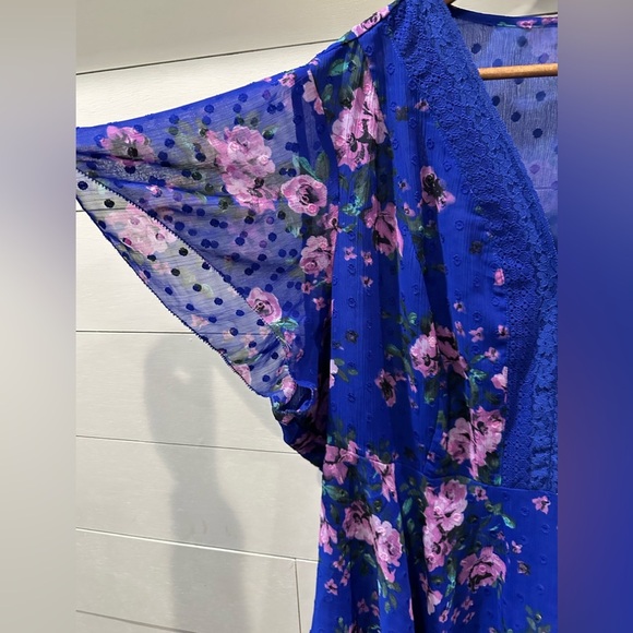 Torrid Royal Blue with Pink Floral Blouse- size 3 - Picture 2 of 6